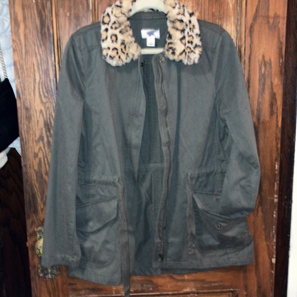 LOFT long green coat with leopard fuzz trim - Picture 2 of 6